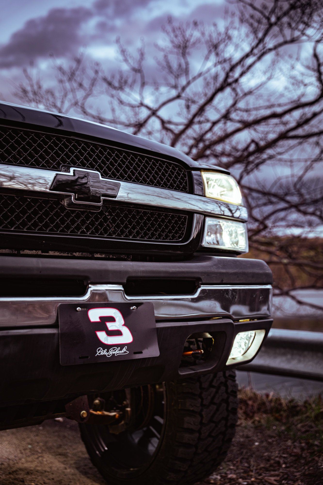 The #3 Dale tribute plate on the Cateye’s front bumper